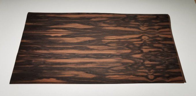 Ebène de Macassar sur support non tissé 70 x 34 cm  C