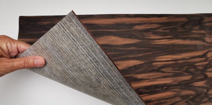 Ebène de Macassar sur support non tissé 70 x 34 cm  C