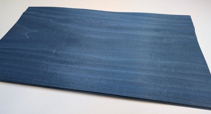 Tulipier teinté bleu nuit placages.fr