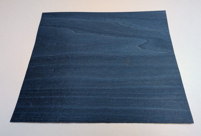 Tulipier teinté bleu nuit placages.fr