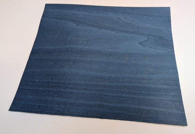 Tulipier teinté bleu nuit placages.fr