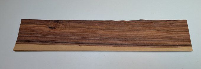 Palissandre santos 64 x 11 cm ép 0.6 mm (84)