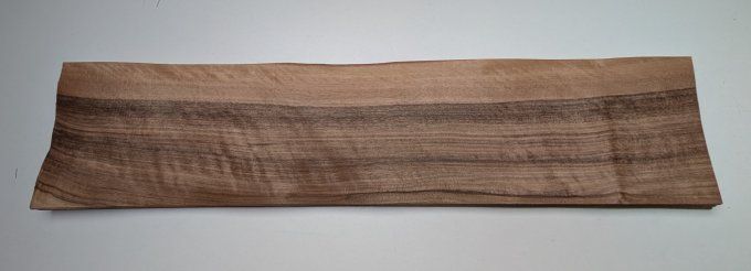Noyer 77 x 17 cm ép 0.6 mm (92)