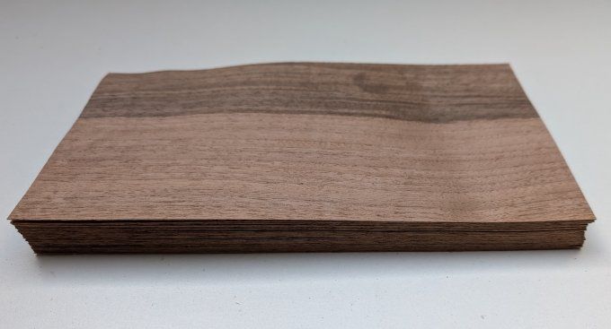 Lot 32x Noyer 25 x 13 cm= 1.04 m²  ép 0.6 mm (92) 